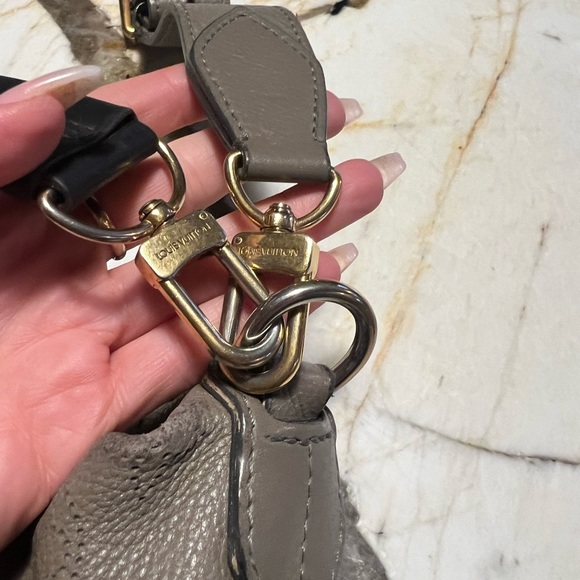 Authentic Louis Vuitton Ombre taupe Mahina leather SELENE MM Shoulder Bag - Picture 5 of 11